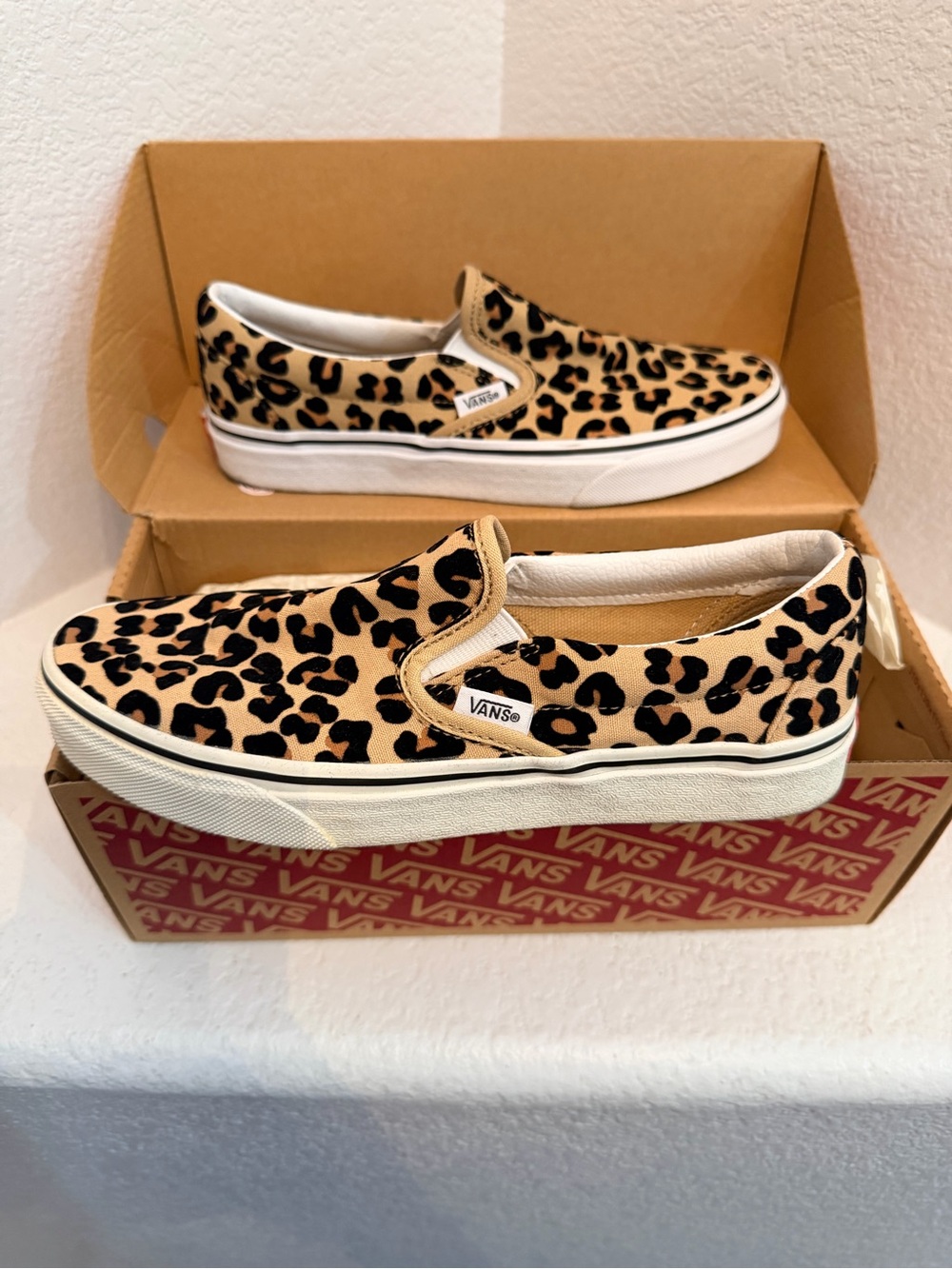 Vans Classic Slip-On in Leopard and White